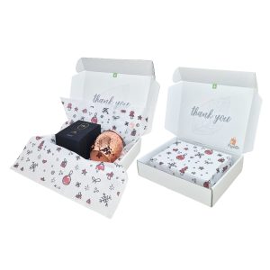 Cutie transport + hartie de matase model Crăciun Ornament Fiesta 17gsm – dimensiune 50x75cm