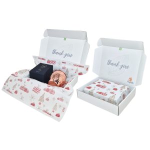 Cutie transport + hartie de matase model Crăciun Santa’s Gift Lab 17gsm – dimensiune 50x75cm