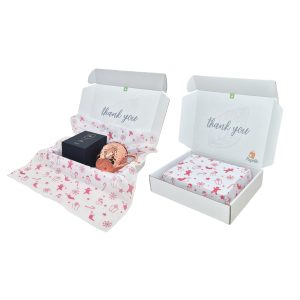 Cutie transport + hartie de matase model Crăciun Gingerbread Parade, 17gsm – dimensiune 50x75cm
