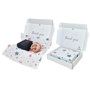 Cutie transport + hartie de matase model Crăciun Merry Mix Stars 28gsm – dimensiune 50x75cm
