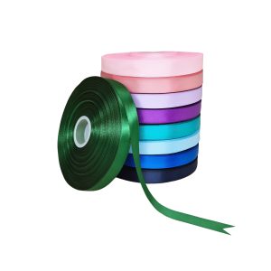 Panglică dublu satinată verde smarald – rolă de panglică pentru ambalaje și decorațiuni